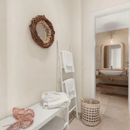 Lithos Apartment